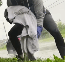 T0910049 Girl saves skunk about to give birth on the road animal rescue part2