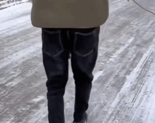 T1111011 poor dog was in cold water canal part2