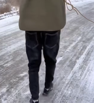 T1111011 poor dog was in cold water canal part2